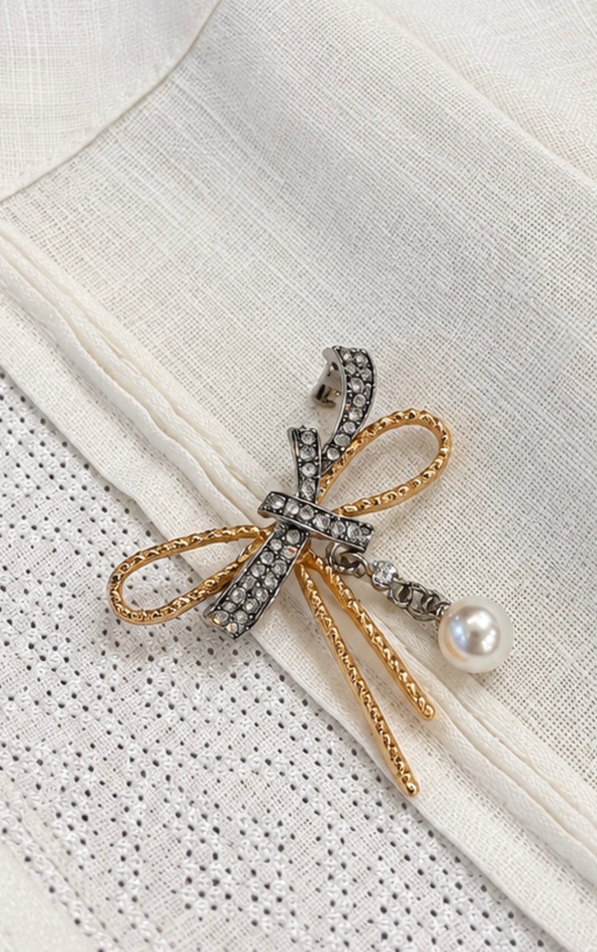 Pearl Bow Guayabera Pin