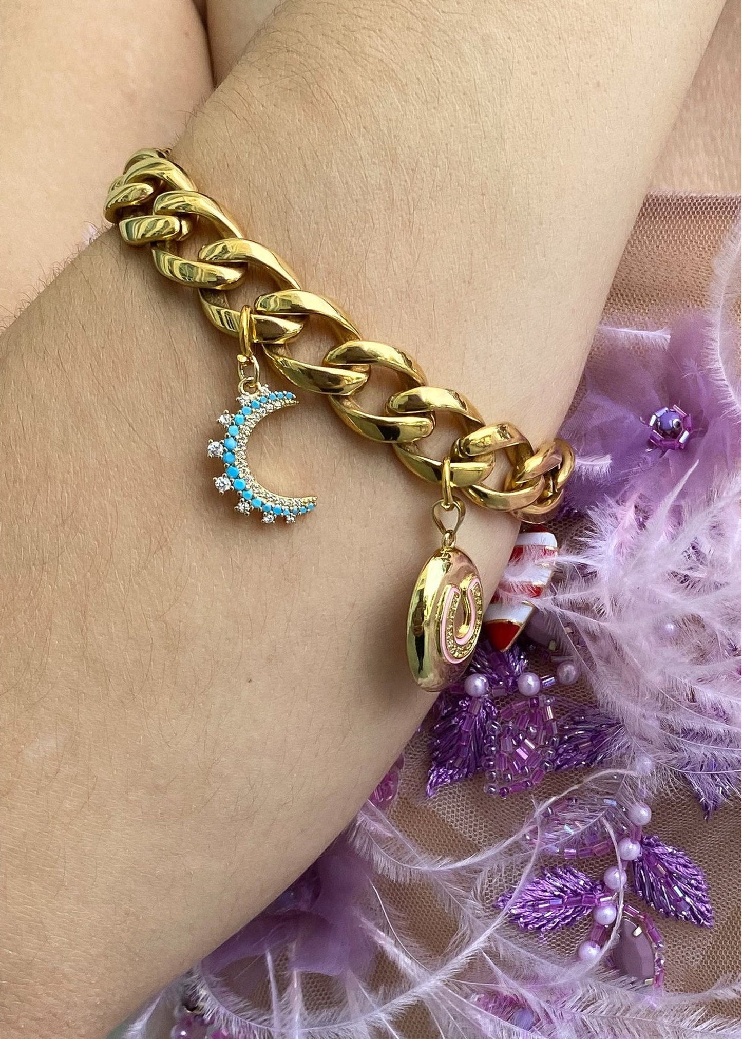 Chain Bracelet with Unique Charms - Gold