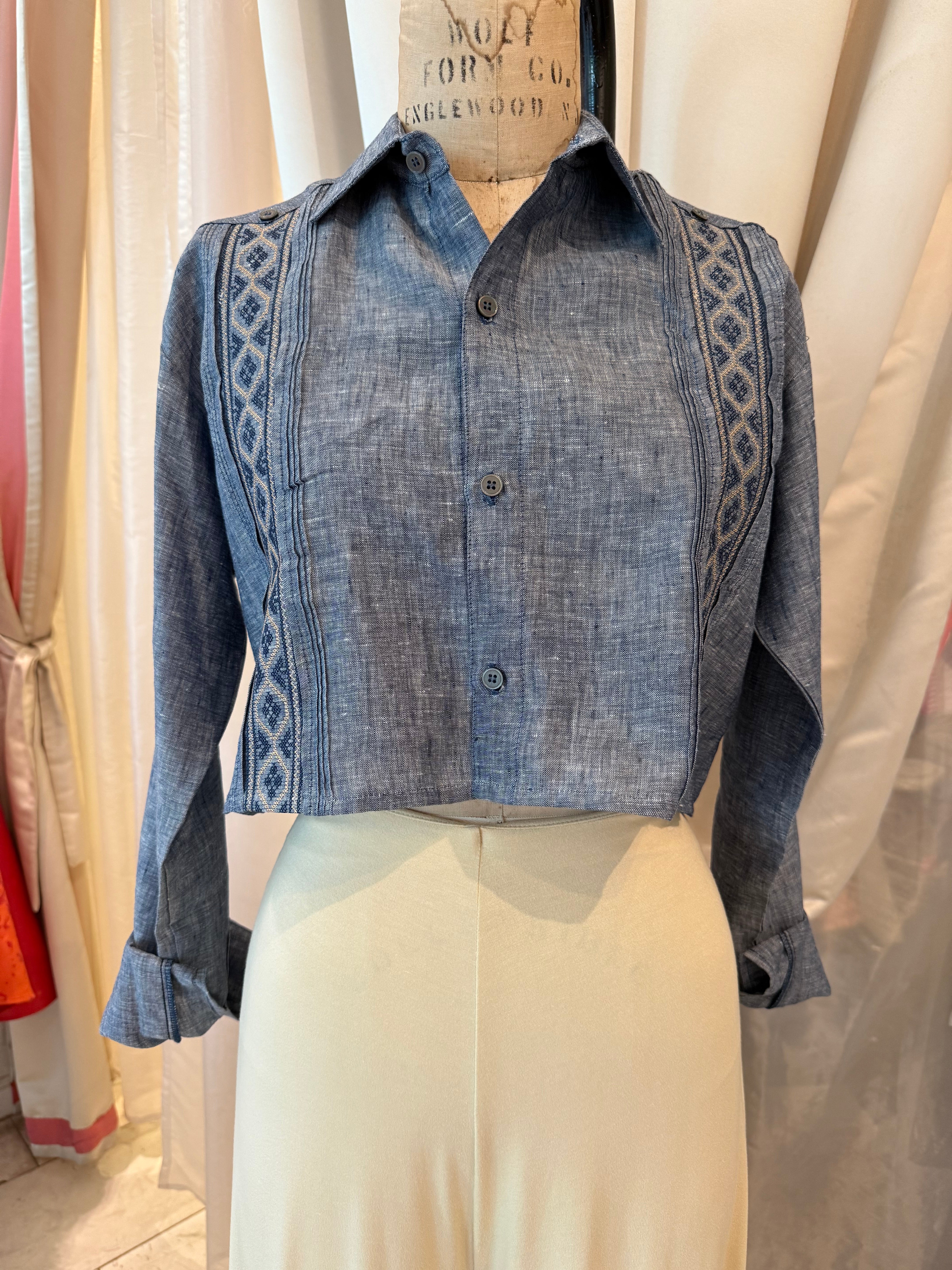 La Santurcina Guayabera Crop
